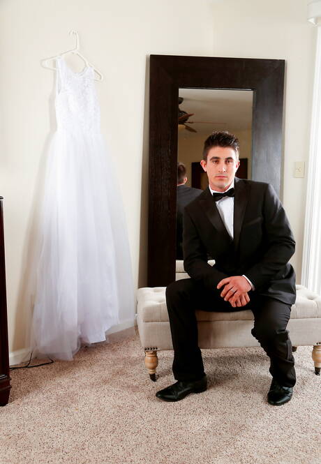 Pretty american boys beefy Derrick Dime and pretty boy Garrett Cooper have anal sex