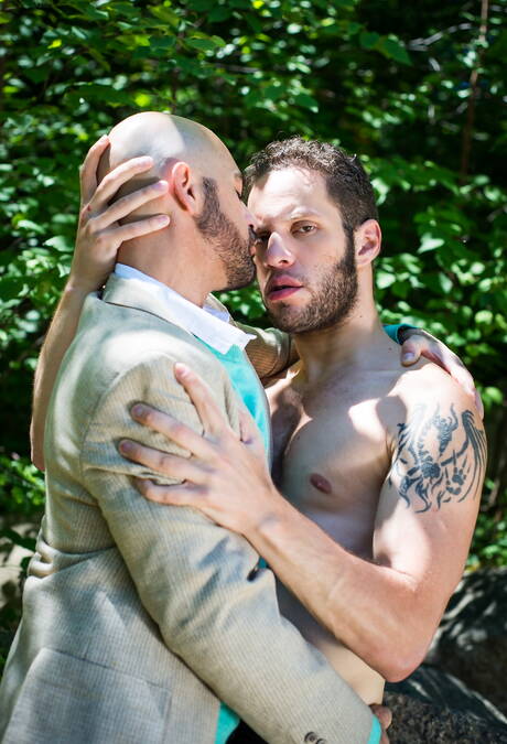 American pornstars beefcake Wolf Hudson and otter Adam Russo shows a muscle body outside