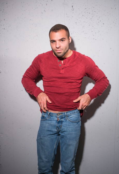 American hunky guy Braxton Smith jerk off his cock