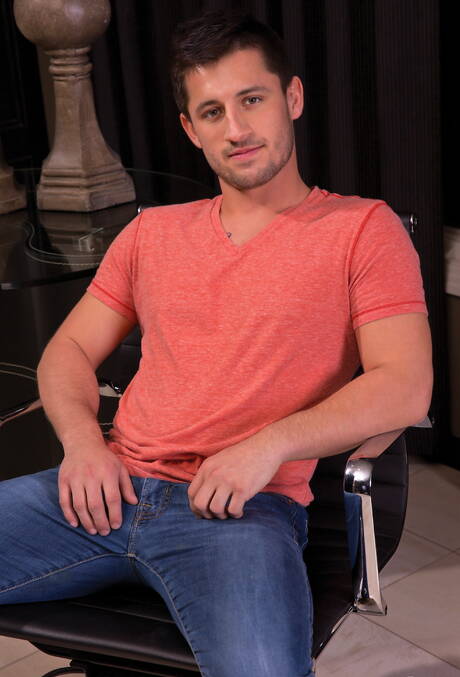 Hot twink Alex Gray and american otter Austin Carter have a good oral sex