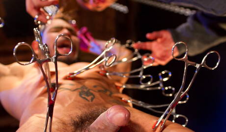 Latin husky guy Leo Forte and latin hunk Draven Torres have a good oral sex