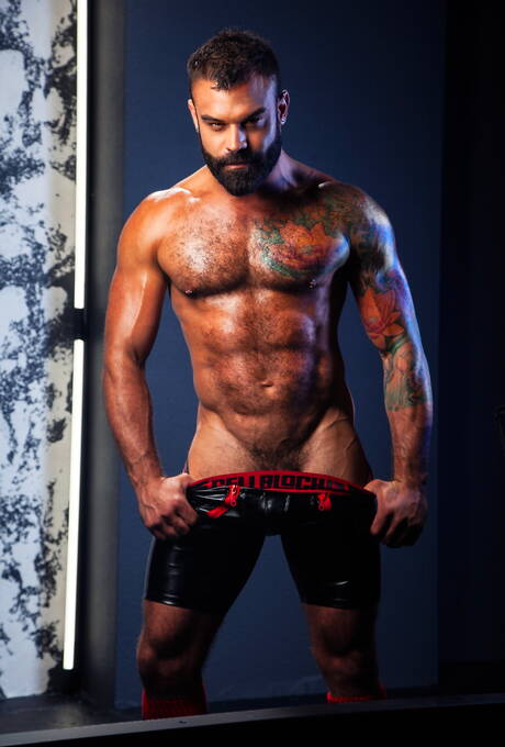 American hairy stud Tegan Zayne and canadian mature bear Drake Masters fuck ass after sucking