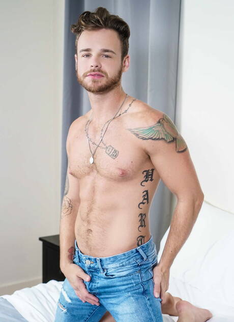 Nice american boys tough guy Connor Maguire and hunk Max Wilde in hot homosexual scene