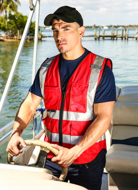 Two american boys muscular Jeremy Spreadums and beefcake Brian Michaels in hot homosexual action outdoor