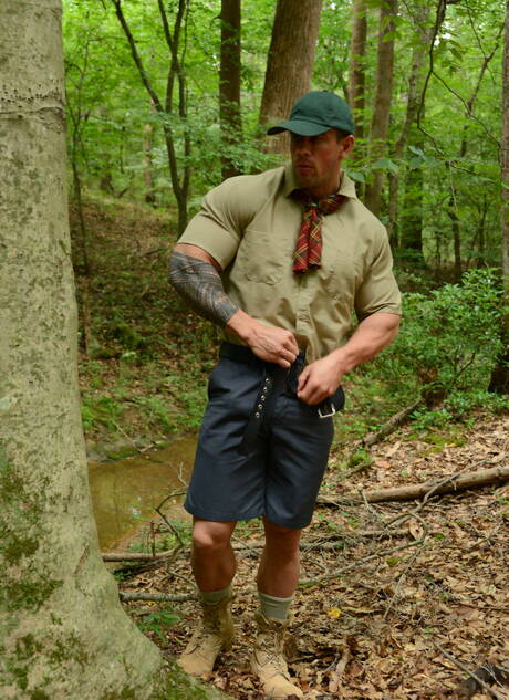 Sexy americans, bodybuilder Zeb Atlas and hairy stud Jack Radley in hot homosexual action in the pool