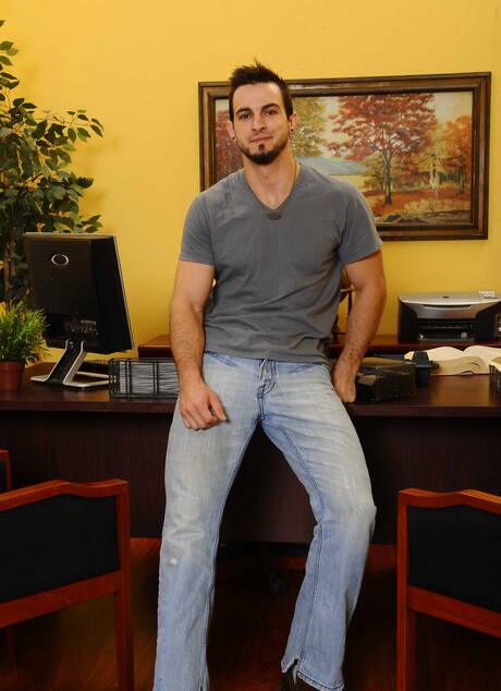 American pornstars husky guy John Magnum and tough guy Phenix Saint in hot homosexual scene