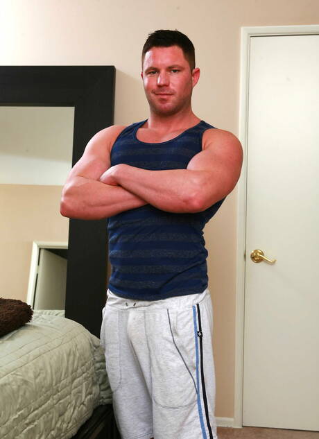 Pretty american guys stud Connor Kline and muscular Travis James in hot ass bang