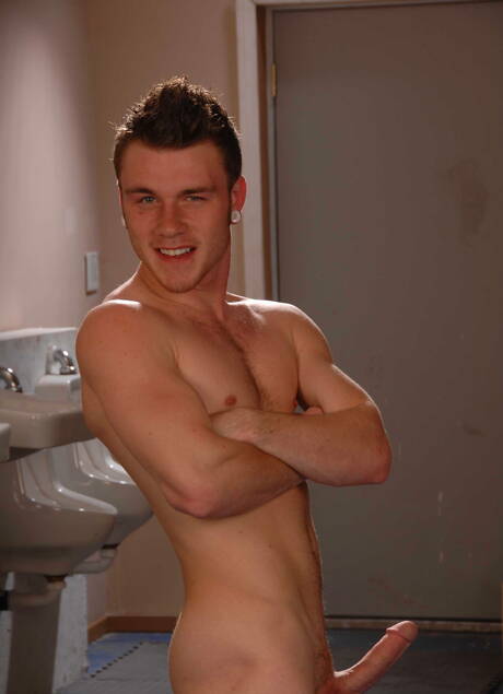 Pretty american boys well-built Steve Stiffer and pretty boy Drake Wild have a hot sex