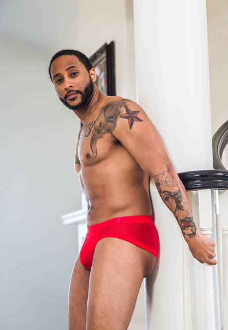 Pretty american guys beefy Colby Tucker and superstud Jaxx Maxim in hot interracial ass bang