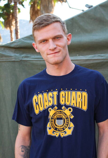 Twink Jesse Nice shows a perfect body outdoor