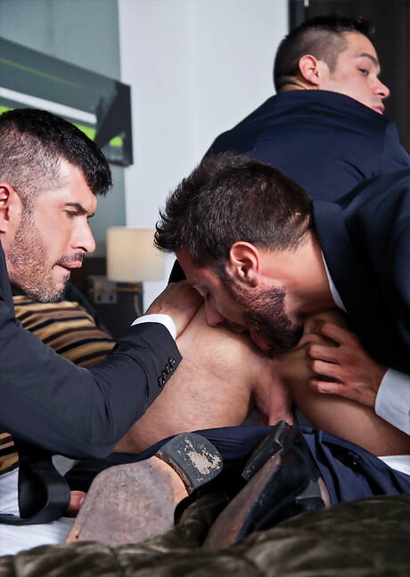 Hot boysAdam Killian, Fernando Torres and Valentino Medici have 3some anal sex