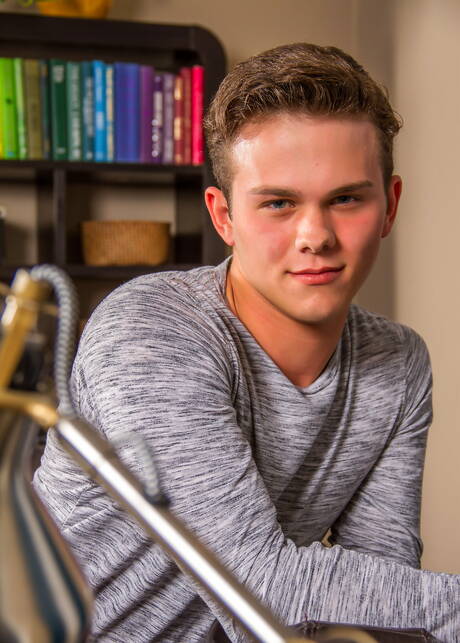 Nice american buddies young Jessie Montgomery and beefy Elliott Grey in hot homosexual scene