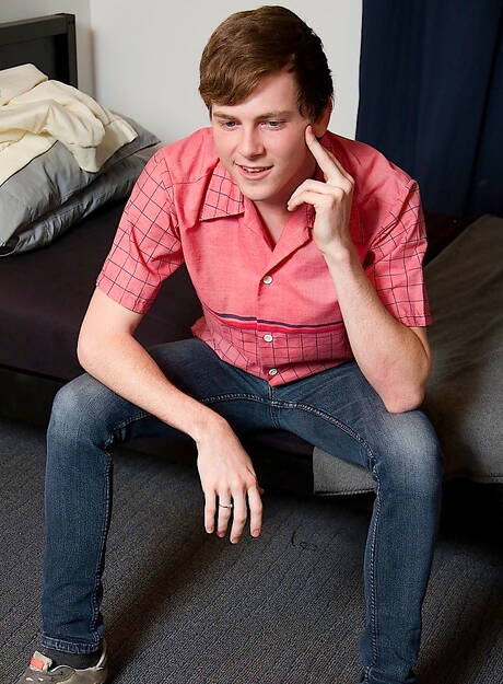 American hot twink Kurt Summers masturbating with toy