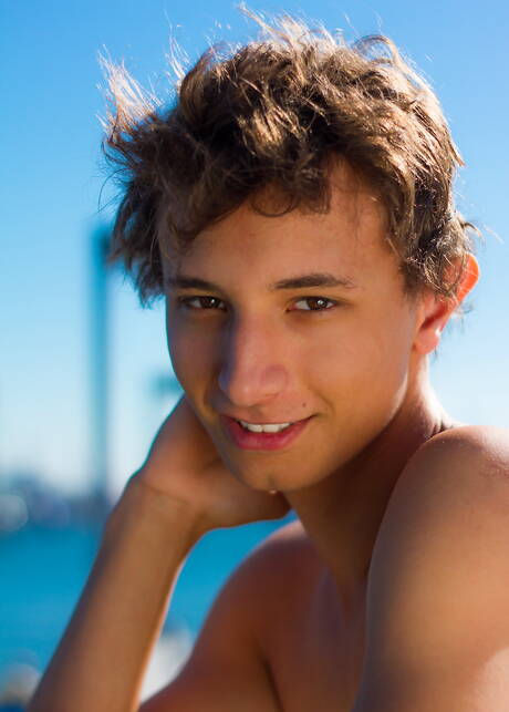 Twink Mitch Hudson shows a perfect body in the pool