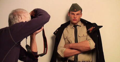 Czech beefcake Ryan Kutcher playing with dick