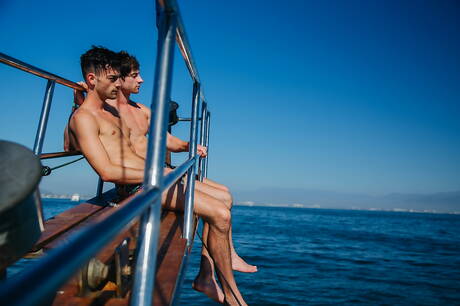 Sexy guys Allen King, Cory Kane and Taylor Reign in hard 3some sex on beach