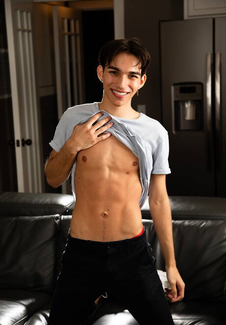 Pretty boy Kai Locks and hot twink Mason Dean sucking and screwing each other