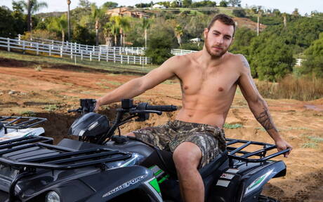 Nice american boys husky guy Johnny Hill and strongman Carter Woods have a hot couple sex outdoor