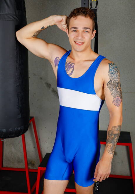 Hot american dudes beefcake Brandon Anderson and beautiful boy Jayden Marcos fuck ass after sucking cock