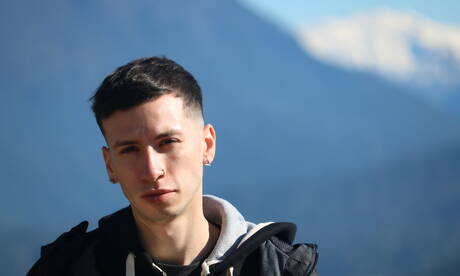 Young dude Troy Mason and latin young boy Cesar Rose fuck after dick sucking outside