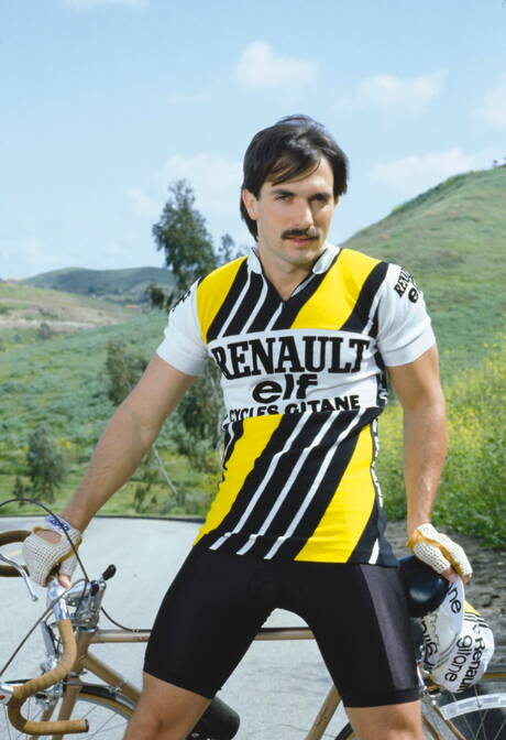 Dick Fisk, Rod Phillips, Leo, Lee, Pete, Mark Hunter in hot bang outside