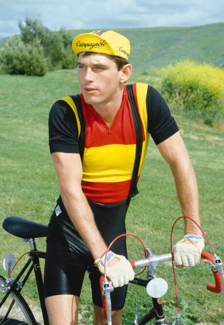 Dick Fisk, Rod Phillips, Leo, Lee, Pete, Mark Hunter in hot bang outside