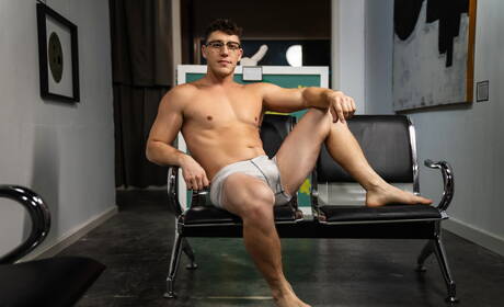 Hot american guys well-built Pierce Paris and beefy Paul Canon make a love