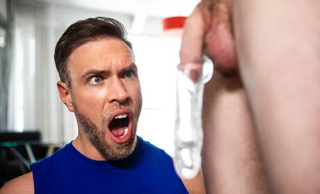 American stars muscular Alex Mecum and strongman Finn Harding fuck after dick sucking outside