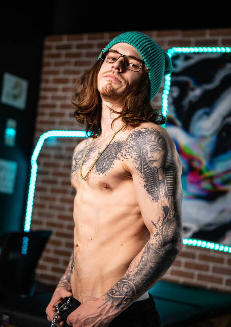 Russian young Lev Ivankov and canadian young Sunny D have a good anal sex