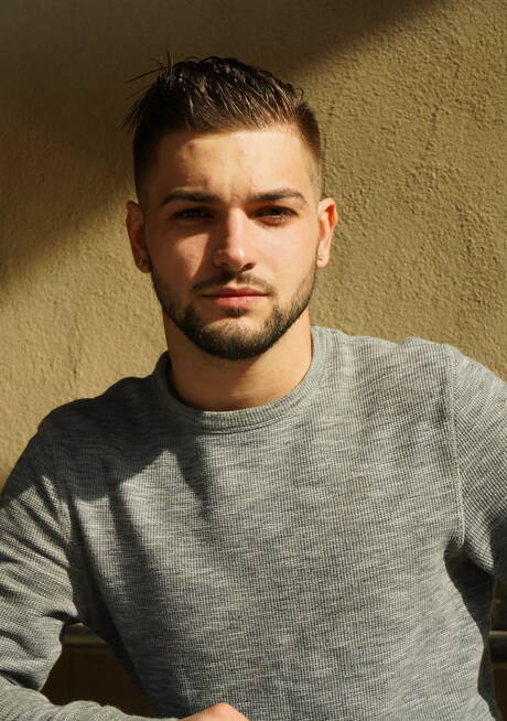 Sexy americans, husky guy Johnny Rapid and beautiful boy Vinny Blackwood drilling an ass outside