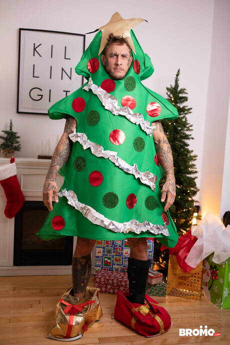 Canadian tough guy Bo Sinn and american hunky guy Nate Grimes sucking and screwing each other with fisting