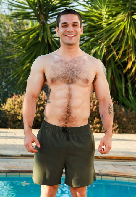 Nice american guys strongman Brandon Anderson and hairy stud Andrew Miller in hot homosexual action in shower