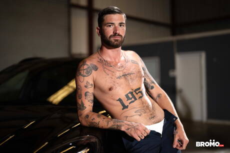 American hunk Nate Grimes and french beefcake Chris Damned have anal sex with fisting