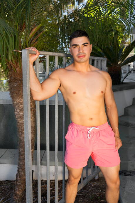 Latin stud Marco posing nude and showing nice ass at pool