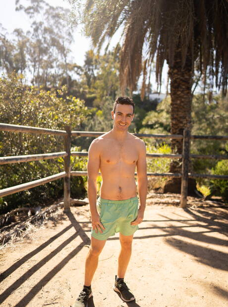 Beefy Johnny posing naked and showing nice ass outdoor