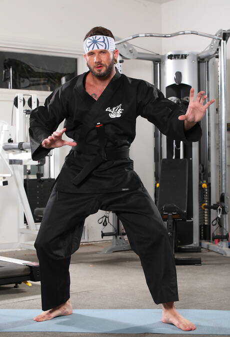 Hot trio Johnny Hill, Raven Right and Cesar Xes in threesome bi-fuck scene