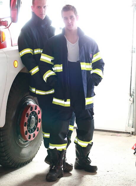 Shameless buddies Jeff Wills, Mathew Ross and Alan Capier have threesome anal sex