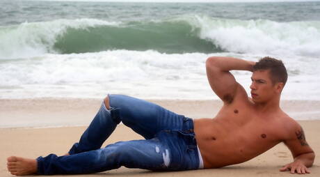 Mickey Taylor, Orlando, Paul Walker, Pedro Ribeiro in male gangbang on beach