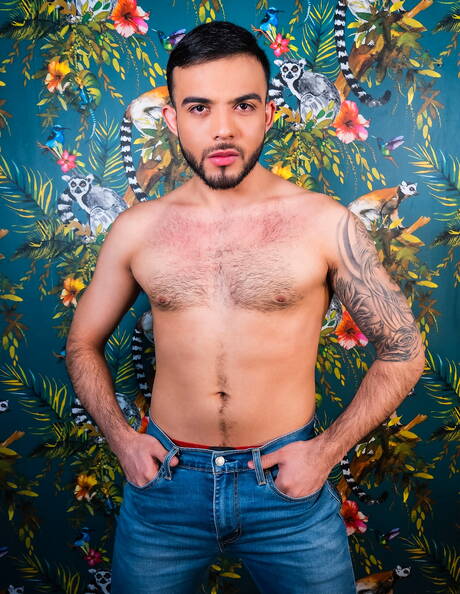 Latin beefcake Sebastian Porto get naked and showing hot ass