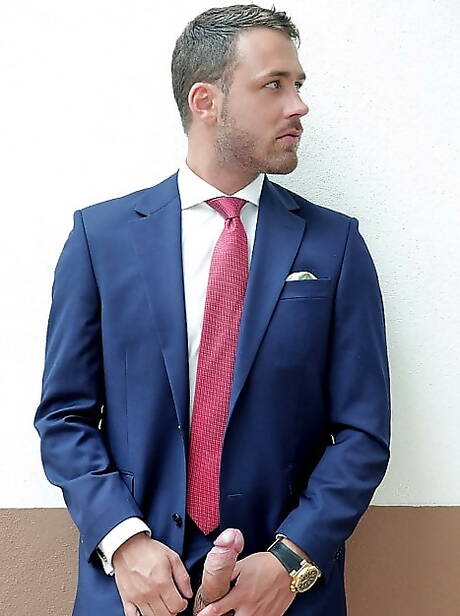 Beautiful dude Logan Moore and attractive buddy Xavi Duran fuck after dick sucking outdoor