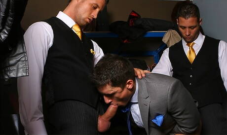 Slovak hunky guy Jay Roberts and beefy Mangiatti Twins fuck after blowjob