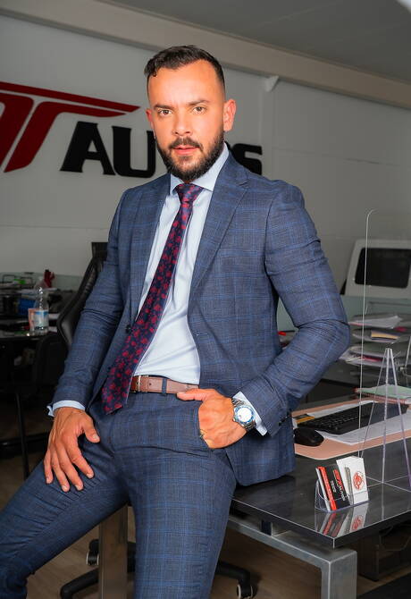 Spanish muscular Diego Reyes and portuguese mature bear Sir Peter fuck ass after sucking