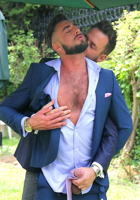 Dutch husky guy Logan Moore and spanish otter Massimo Piano fuck after dick sucking outside