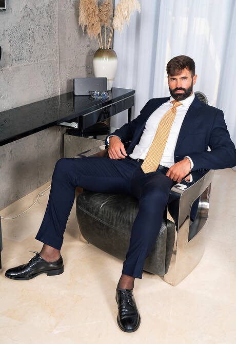 Spanish mature bear Dani Robles and latin superstud Pol Prince loves bondage