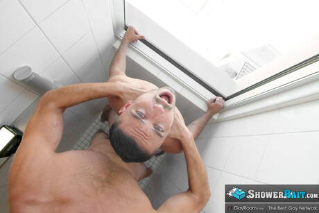 Canadian muscular Shane Jackson and american stud Trent Summers have anal sex in bath