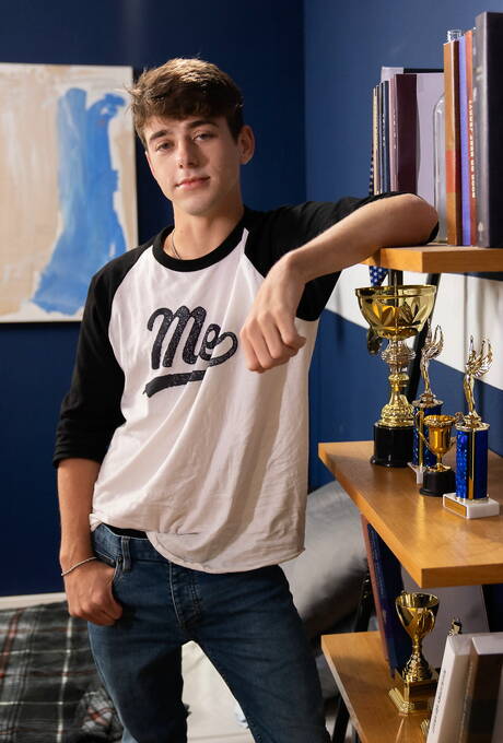 Pretty american boys twink Joey Mills and husky guy Logan Aarons fuck ass after sucking