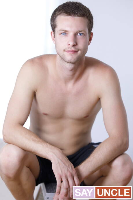 Canadian tough guy Ethan Chase and canadian twink Benjamin Blue have anal sex