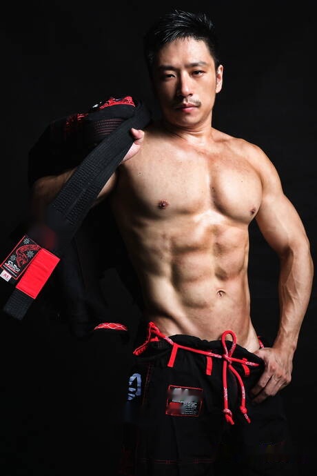 Husky guy Fu and asian bull Duncan Ku Aka Gunryu posing naked