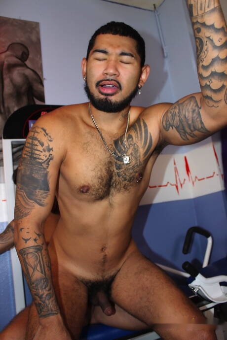 Oriental superstud Jon Darra and latin strongman Des Irez in hot ass fuck action