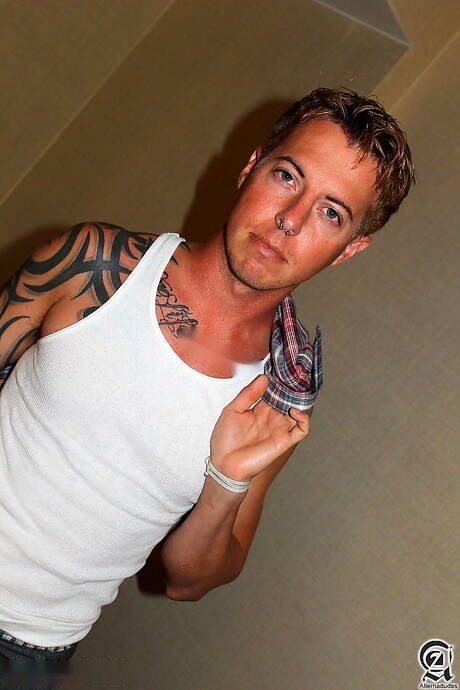 Beefcake Ryler Jackson wanking